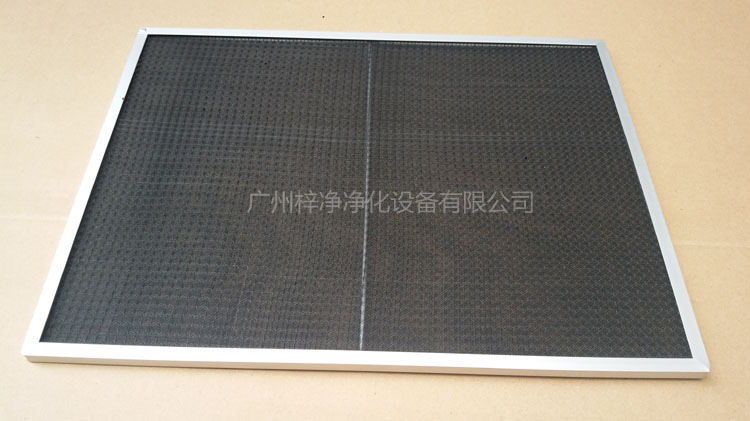 尼龍網(wǎng)初效過濾器骨架采用直徑為6mm的鐵絲焊接處理,目的防止過濾器變形。