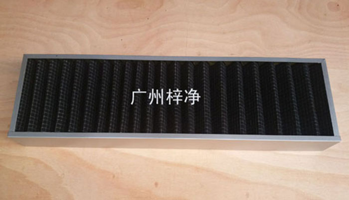 活性碳過濾器廣泛用于化學(xué)、制藥、食品、娛樂場所、需要凈化空氣的場所， 有害氣體如苯、甲醛、氨氣等的吸附脫除 溶劑的回收 ，采用活性炭氈比表面積大，吸附能力強，迅速處理各種有害氣體, 有效潔凈空氣對氣味的控制。